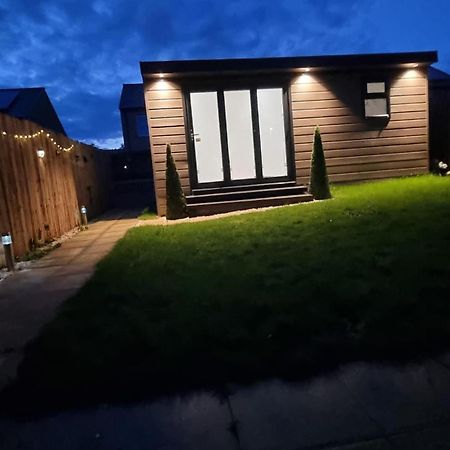 T-I-G-H The Coziest Place Wifi & Netflix Near Roundhay Villa Leeds  Exterior photo